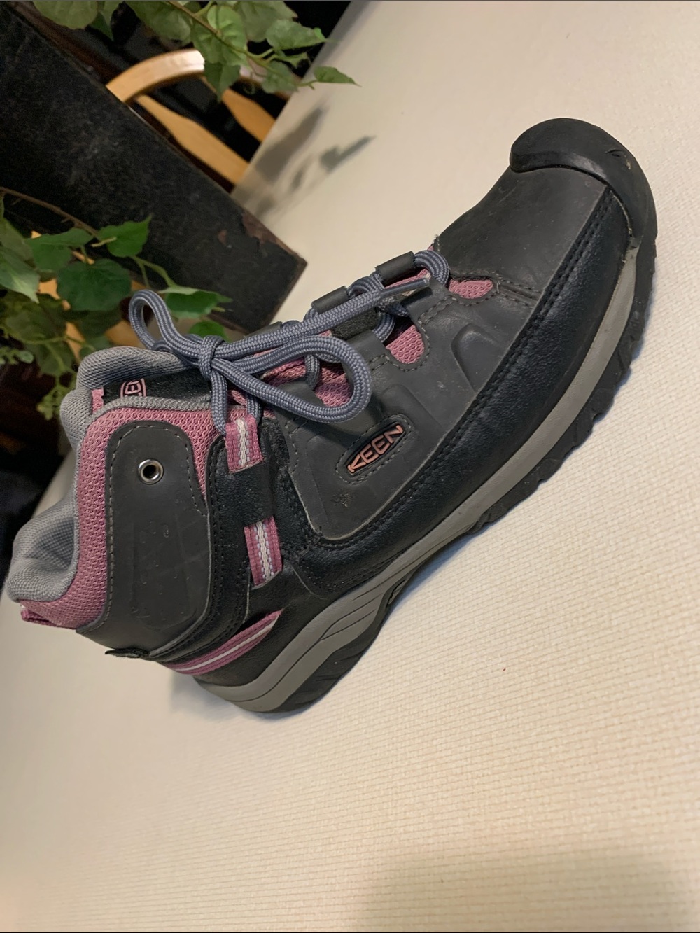 KEEN Women's Black and Pink Trail Sneakers - Picture 4 of 9